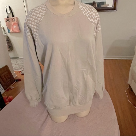 Armen sweater. Made in Canada. - Picture 1 of 12